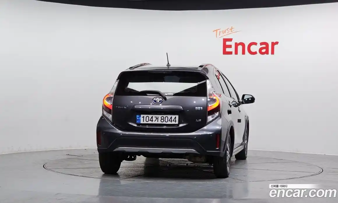 Toyota Prius 2020 1.5 Автомат в Москве № 199636, фото 4