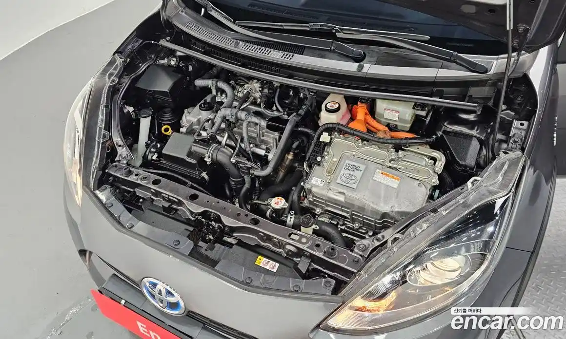 Toyota Prius 2020 1.5 Автомат в Москве № 199636, фото 6