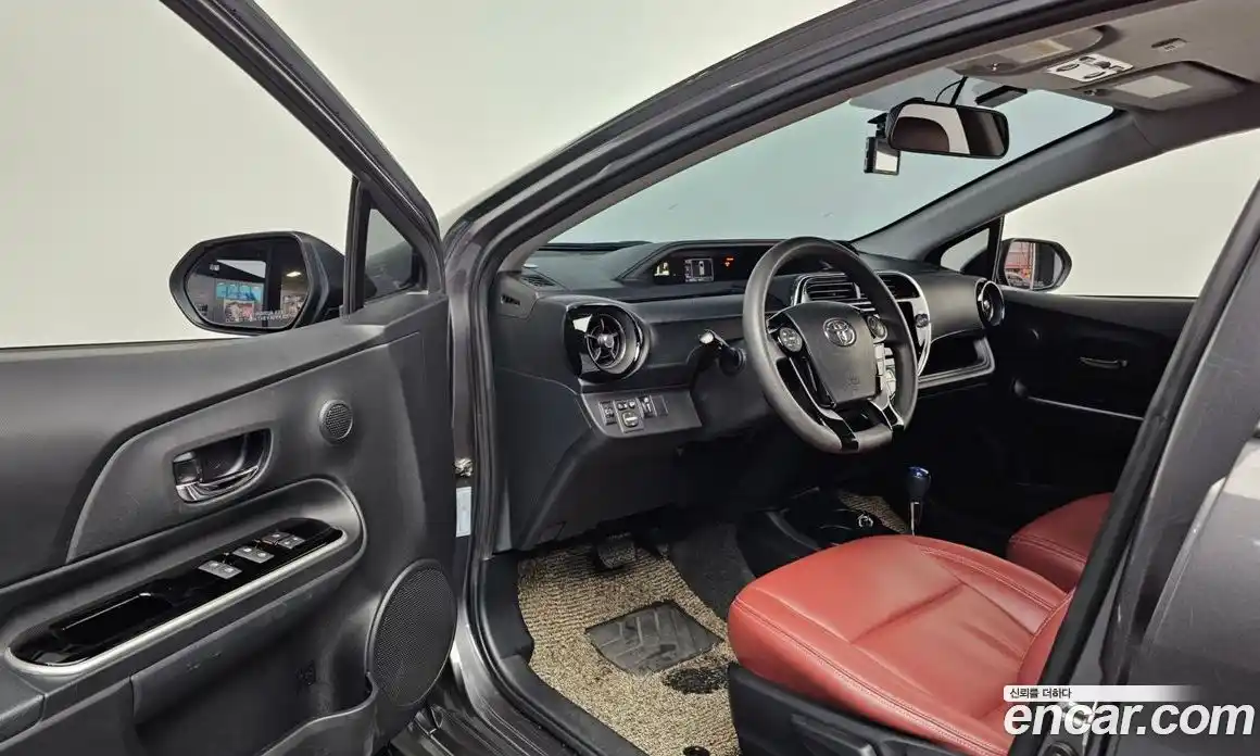 Toyota Prius 2020 1.5 Автомат в Москве № 199636, фото 10