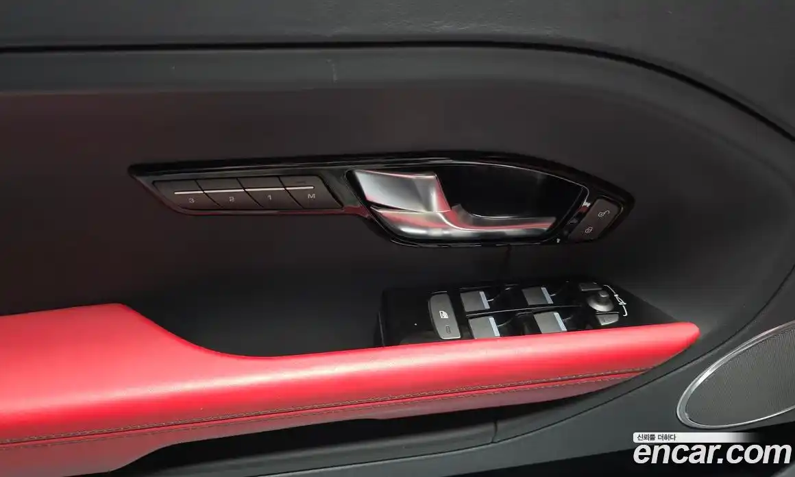 Land Rover Range-Rover Evoque 2013 2.2 Автомат в Москве № 213351, фото 9