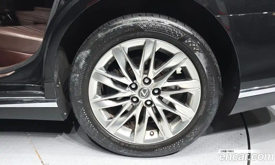 Lexus LS 2018 3.5 Автомат в Москве № 214717, фото 13