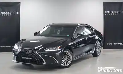 Lexus ES, 2025