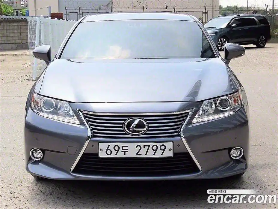 Lexus ES 2014 3.5 Автомат в Москве № 214823, фото 1