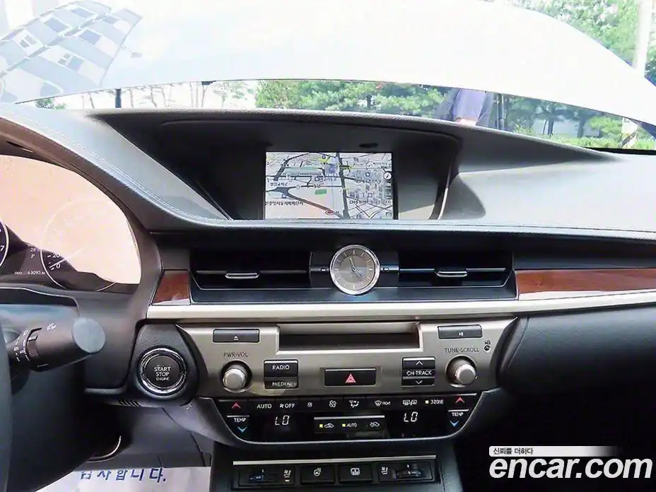 Lexus ES 2014 3.5 Автомат в Москве № 214823, фото 13