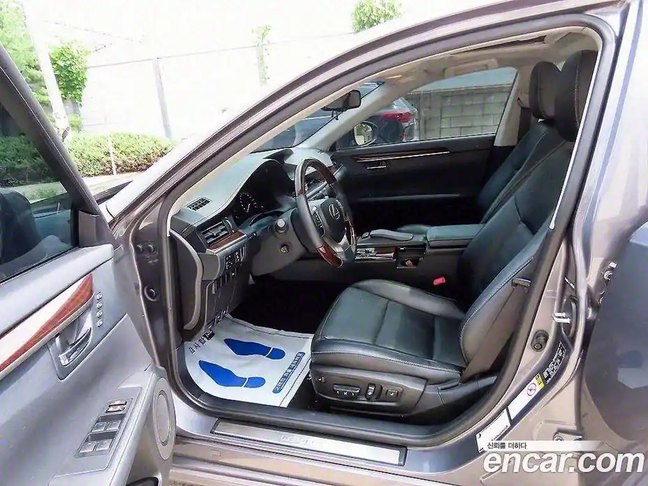 Lexus ES 2014 3.5 Автомат в Москве № 214823, фото 5