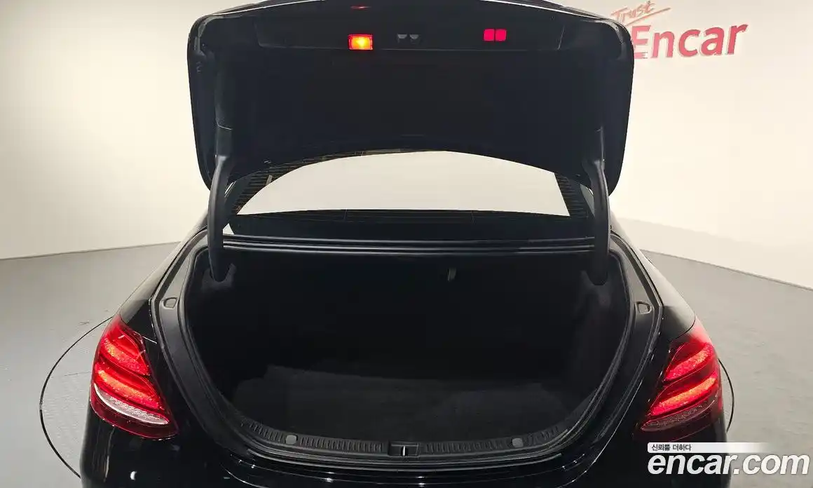 Mercedes-Benz E-Class 2018 1.9 Автомат в Москве № 224573, фото 19