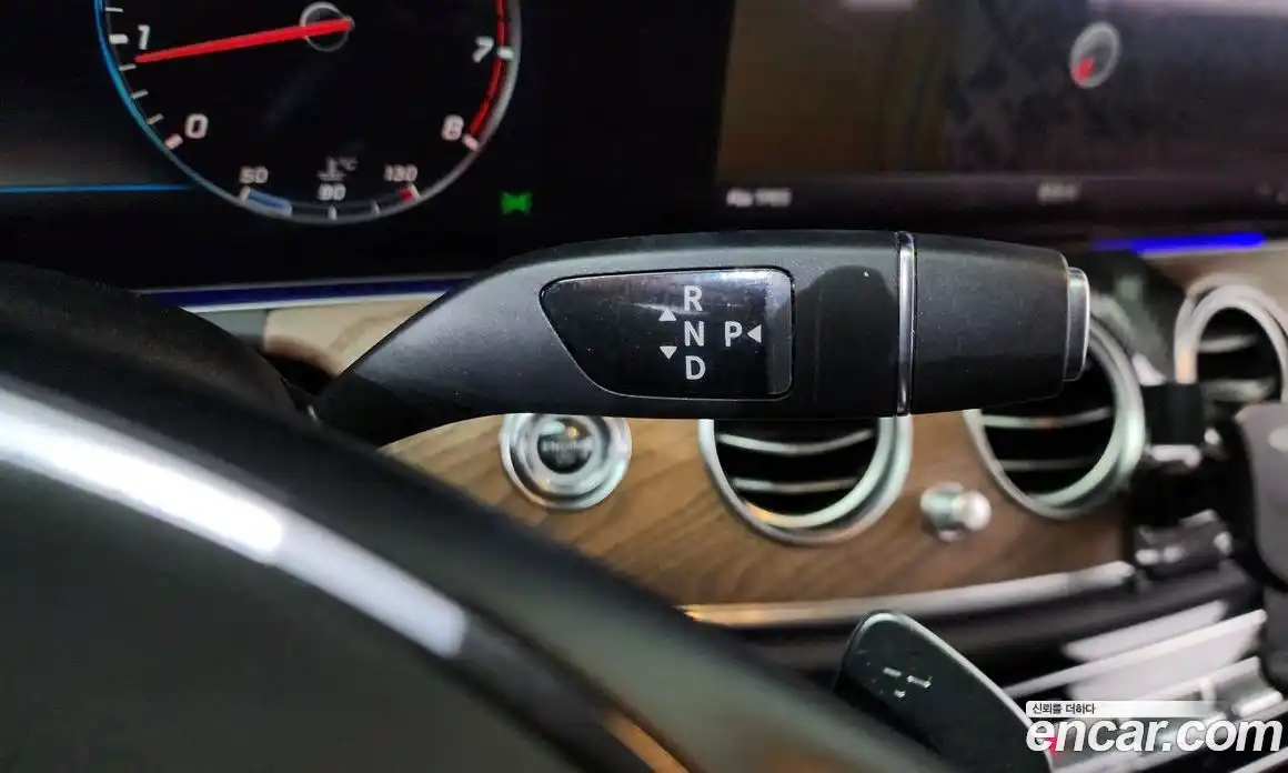 Mercedes-Benz E-Class 2018 2.0 Автомат в Москве № 229489, фото 12