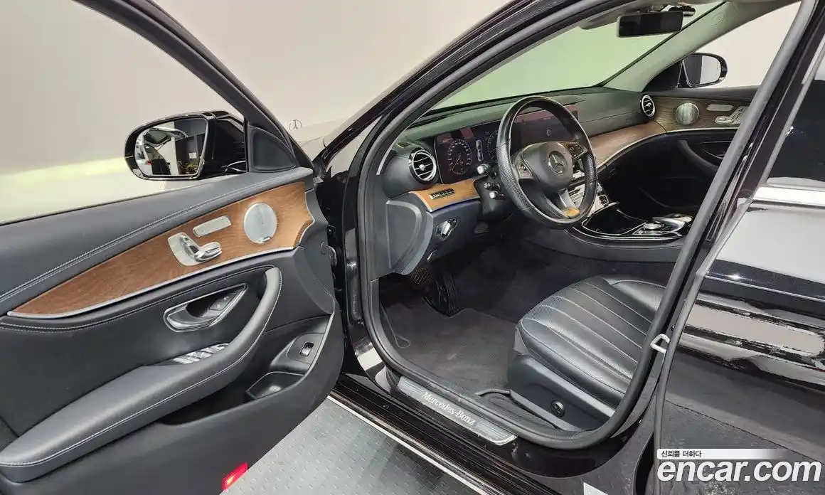 Mercedes-Benz E-Class 2018 2.0 Автомат в Москве № 229489, фото 14