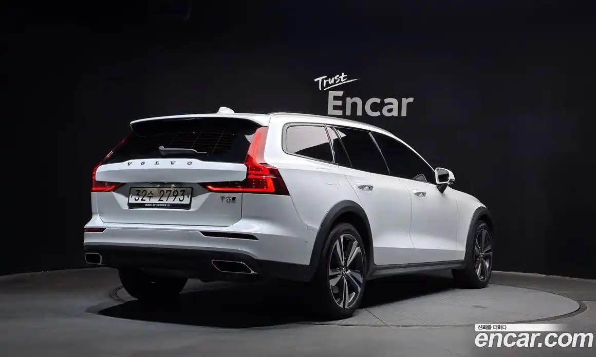 Volvo V60 2019 2.0 Автомат в Москве № 230433, фото 16
