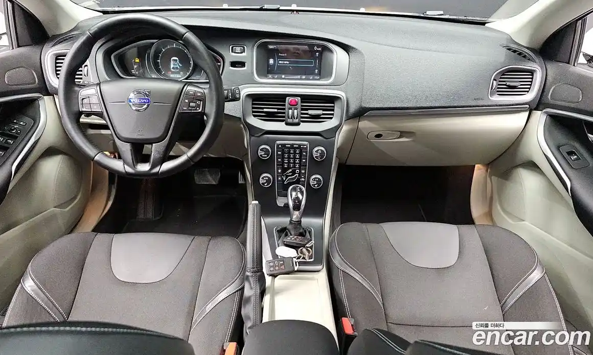 Volvo V40 2014 1.6 Автомат в Москве № 230591, фото 13