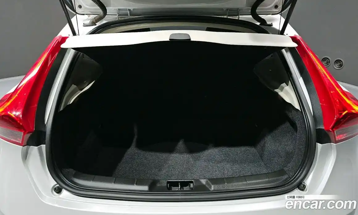 Volvo V40 2014 1.6 Автомат в Москве № 230591, фото 16