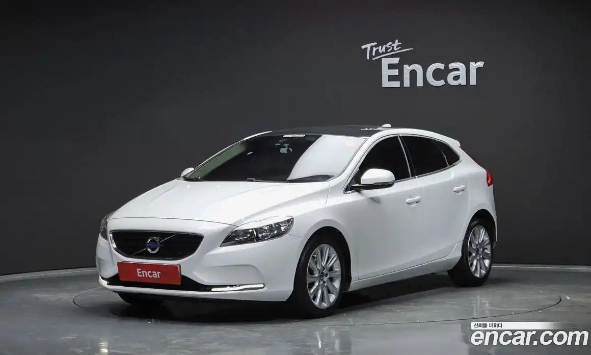 Volvo V40 2014 1.6 Автомат в Москве № 230591, фото 17