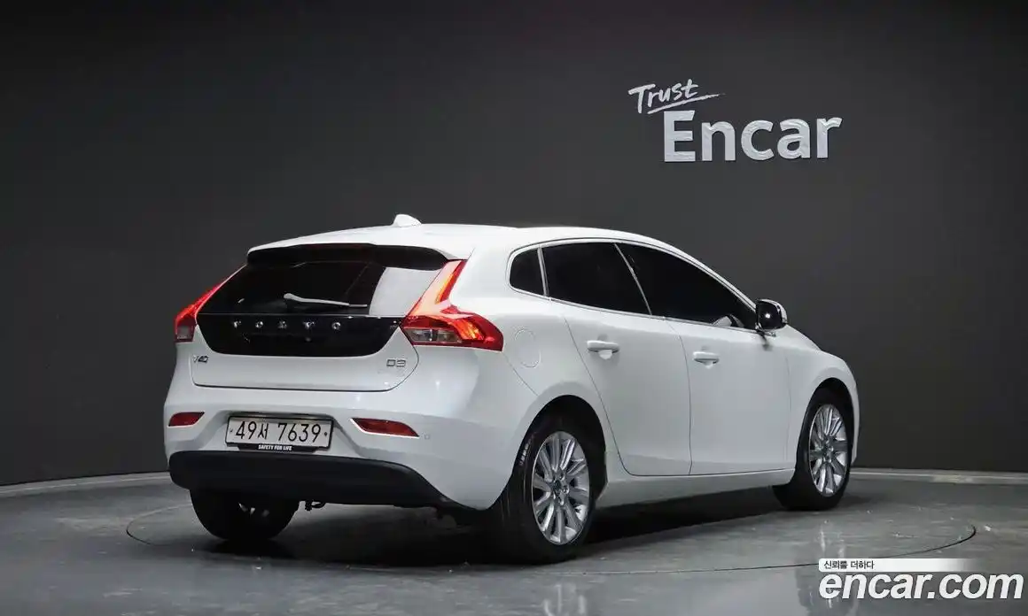 Volvo V40 2014 1.6 Автомат в Москве № 230591, фото 19