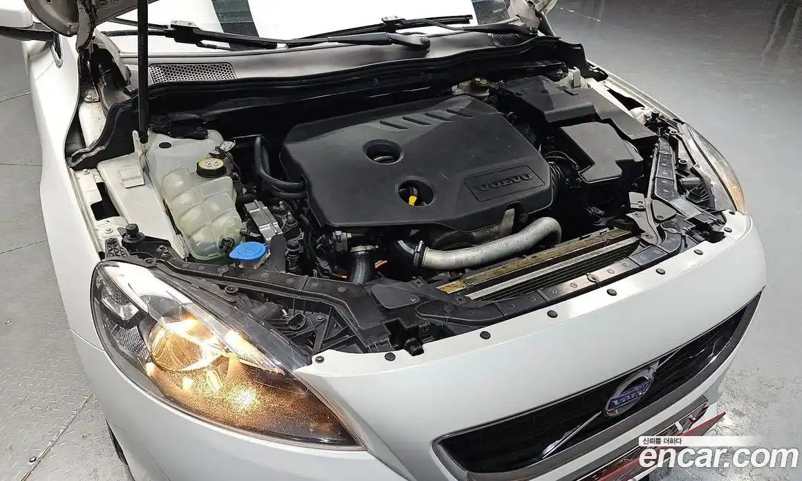 Volvo V40 2014 1.6 Автомат в Москве № 230591, фото 6