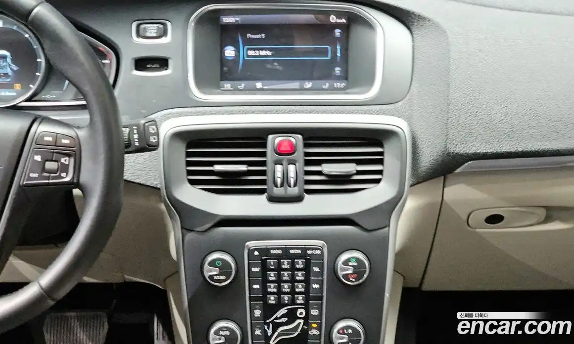 Volvo V40 2014 1.6 Автомат в Москве № 230591, фото 8