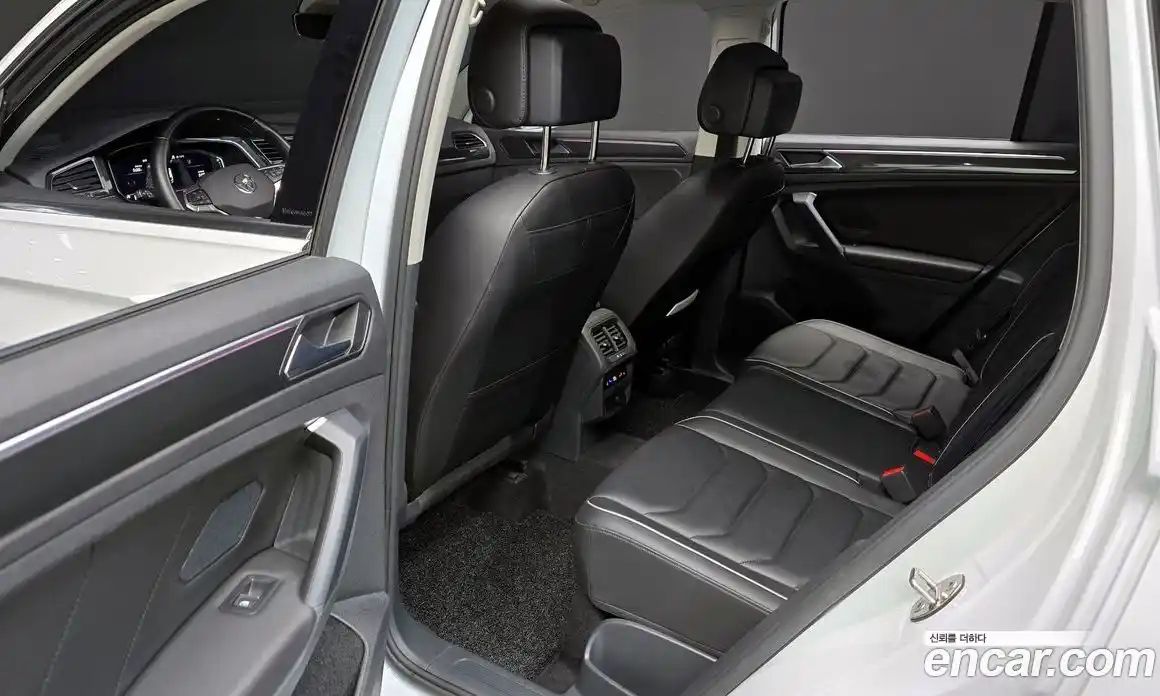 Volkswagen Tiguan 2023 2.0 Автомат в Москве № 232126, фото 11