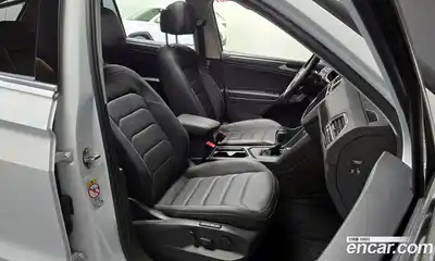 Volkswagen Tiguan 2023 2.0 Автомат в Москве № 232126, миниатюра 12