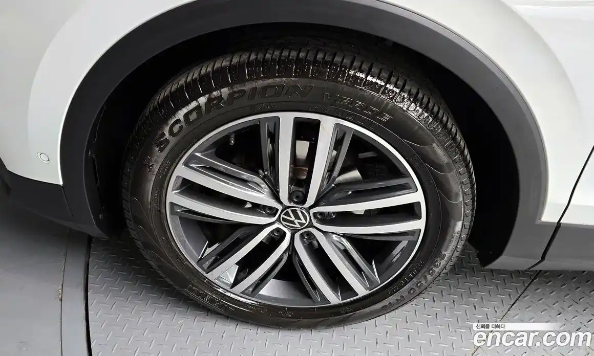 Volkswagen Tiguan 2023 2.0 Автомат в Москве № 232126, фото 5