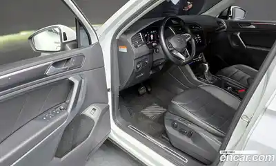 Volkswagen Tiguan 2023 2.0 Автомат в Москве № 232126, миниатюра 10