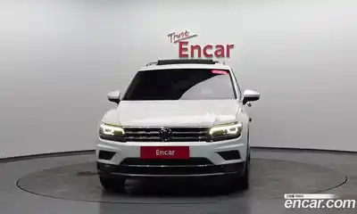 Volkswagen Tiguan 2018 2.0 Автомат в Москве № 232177, миниатюра 2