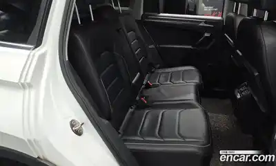 Volkswagen Tiguan 2018 2.0 Автомат в Москве № 232177, миниатюра 4