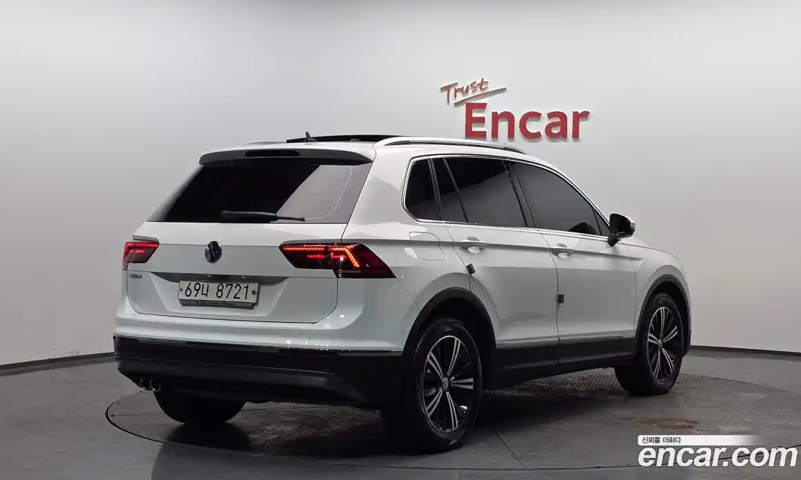 Volkswagen Tiguan 2018 2.0 Автомат в Москве № 232177, фото 6