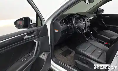 Volkswagen Tiguan 2018 2.0 Автомат в Москве № 232177, миниатюра 10