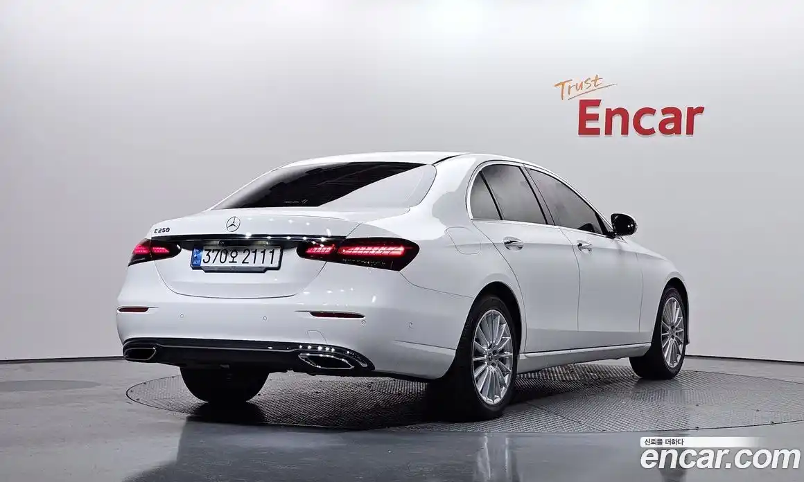 Mercedes-Benz E-Class 2021 2.0 Автомат в Москве № 240777, фото 13