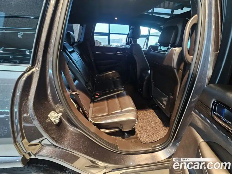 Jeep Cherokee 2019 3.6 Автомат в Москве № 279133, фото 11