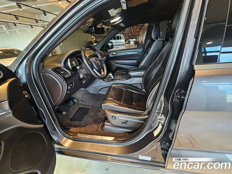 Jeep Cherokee 2019 3.6 Автомат в Москве № 279133, фото 14