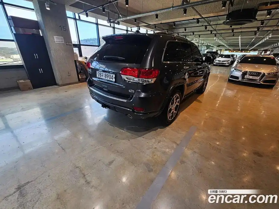 Jeep Cherokee 2019 3.6 Автомат в Москве № 279133, фото 7