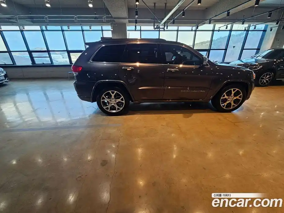 Jeep Cherokee 2019 3.6 Автомат в Москве № 279133, фото 8