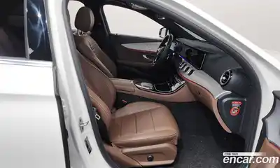 Mercedes-Benz E-Class 2021 2.0 Автомат в Москве № 287350, миниатюра 11