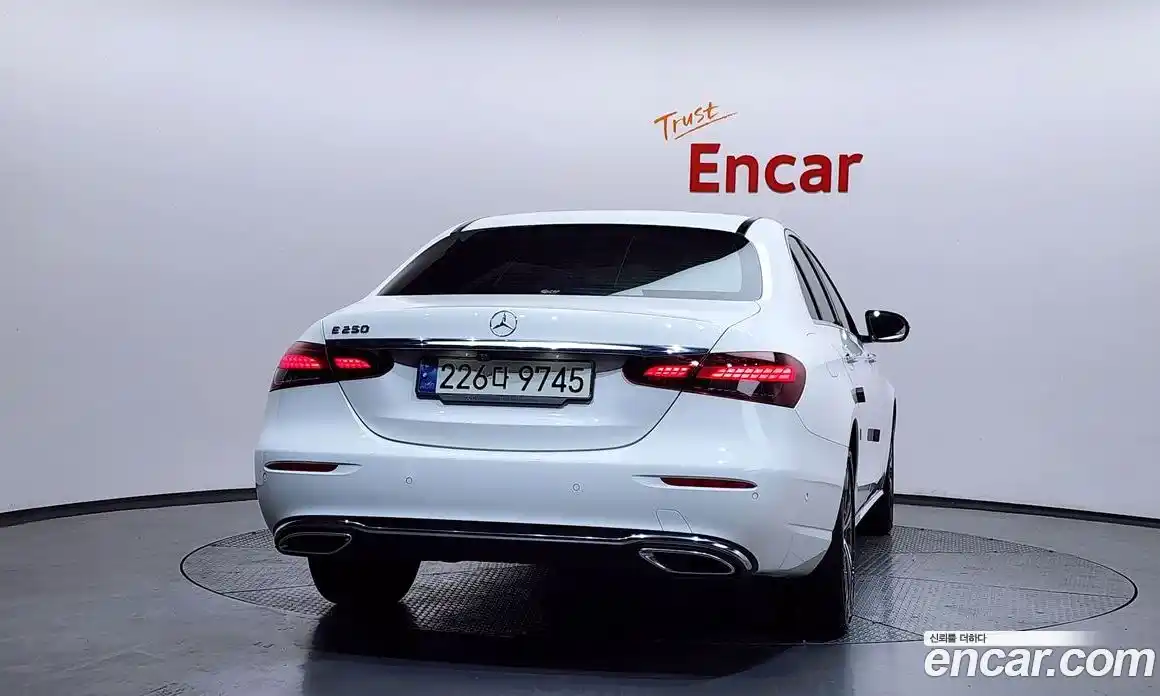 Mercedes-Benz E-Class 2021 2.0 Автомат в Москве № 287350, фото 4