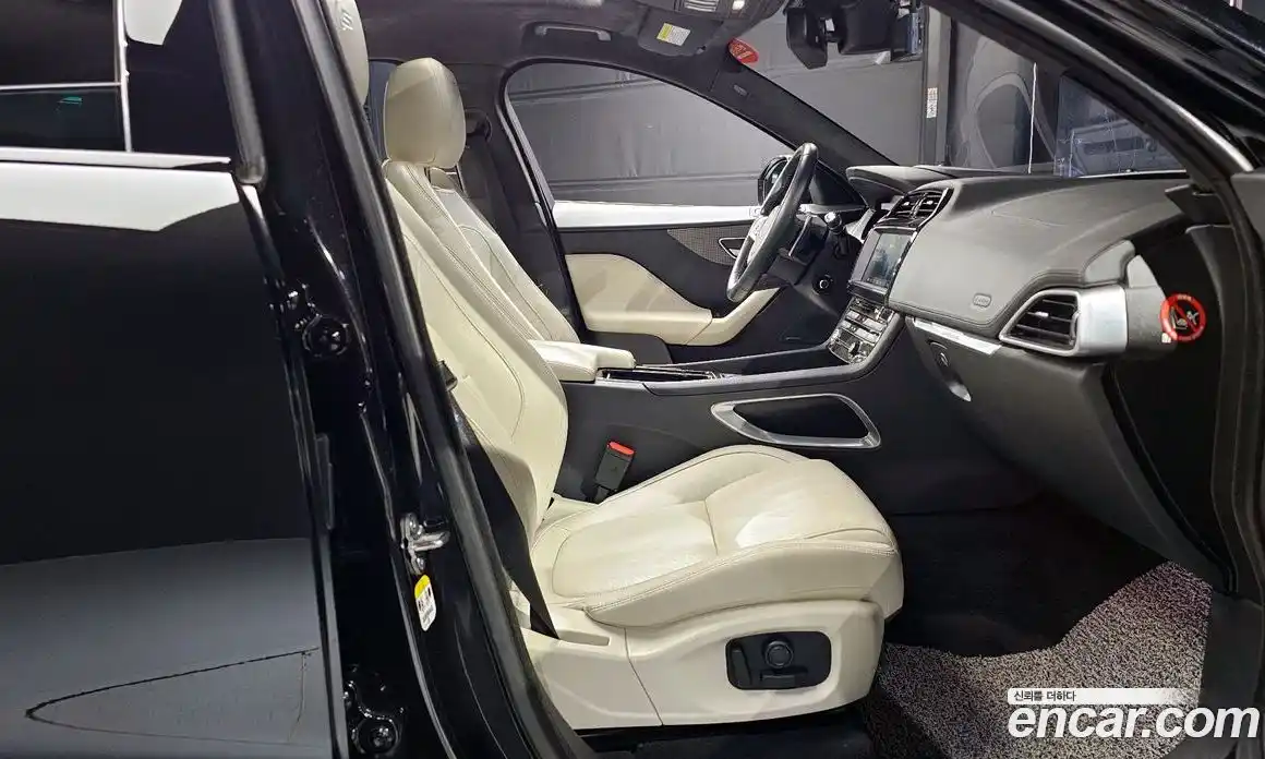 Jaguar F-Pace 2017 3.0 Автомат в Москве № 320217, фото 16