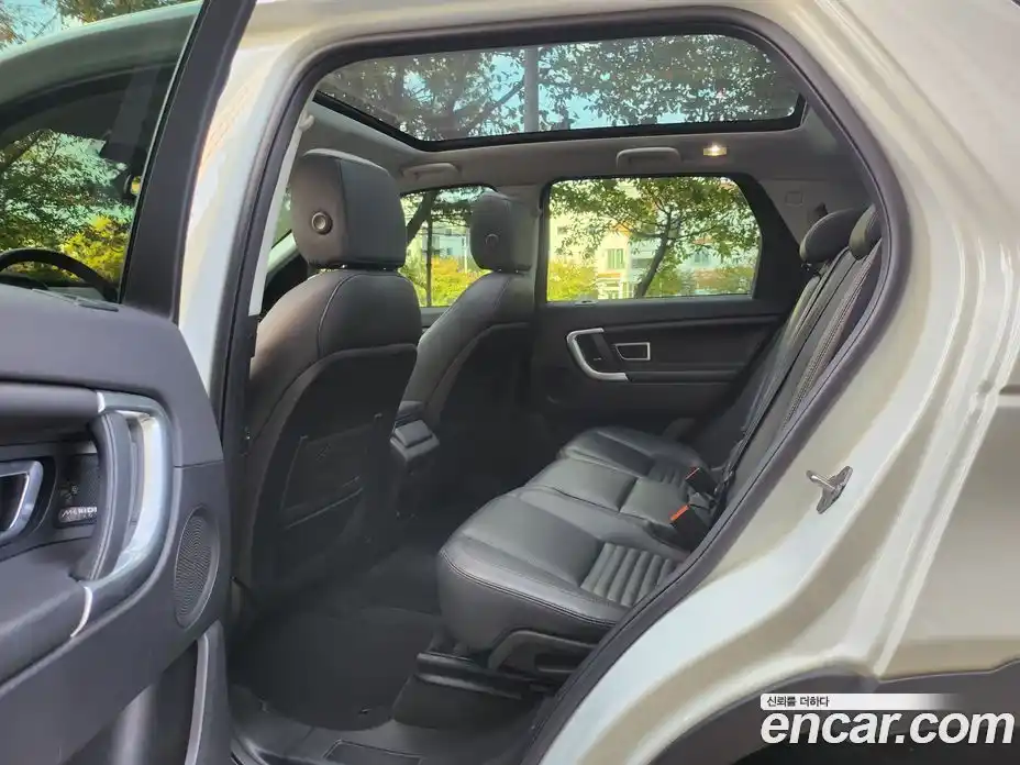 Land Rover Discovery Sport 2017 2.0 Автомат в Москве № 328594, фото 11