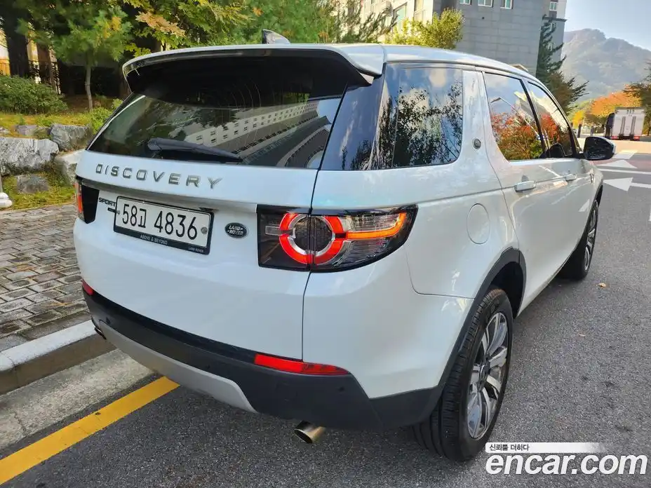 Land Rover Discovery Sport 2017 2.0 Автомат в Москве № 328594, фото 2