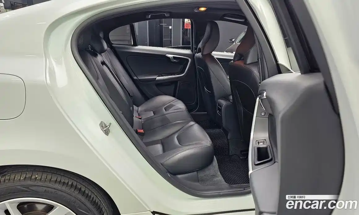 Volvo S60 2015 2.0 Автомат в Москве № 344267, фото 12