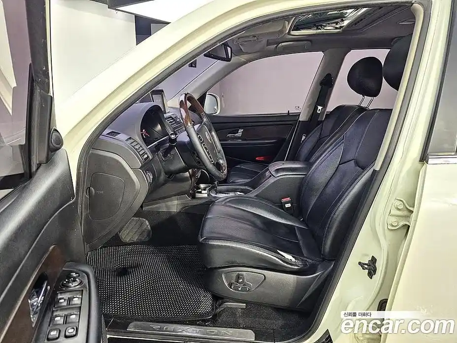 SsangYong Rexton 2014 2.0 Автомат в Москве № 35771, фото 8