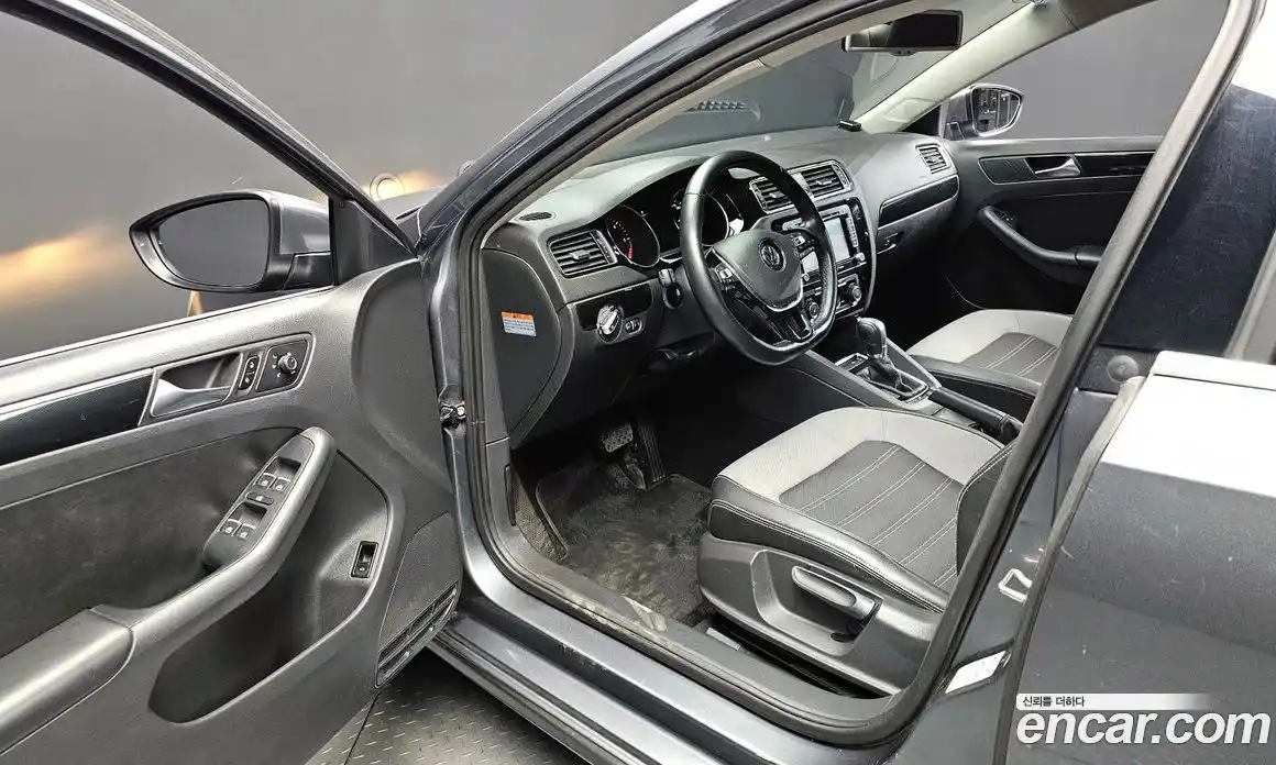 Volkswagen Jetta 2015 2.0 Автомат в Москве № 358908, фото 11