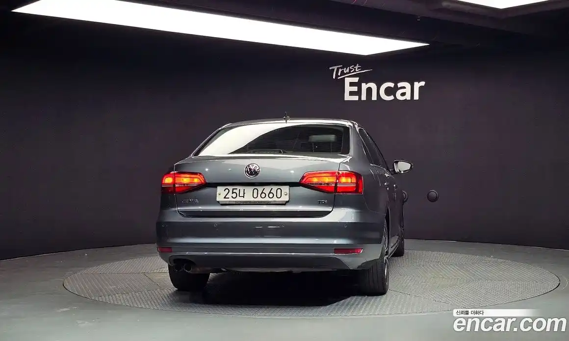 Volkswagen Jetta 2015 2.0 Автомат в Москве № 358908, фото 4