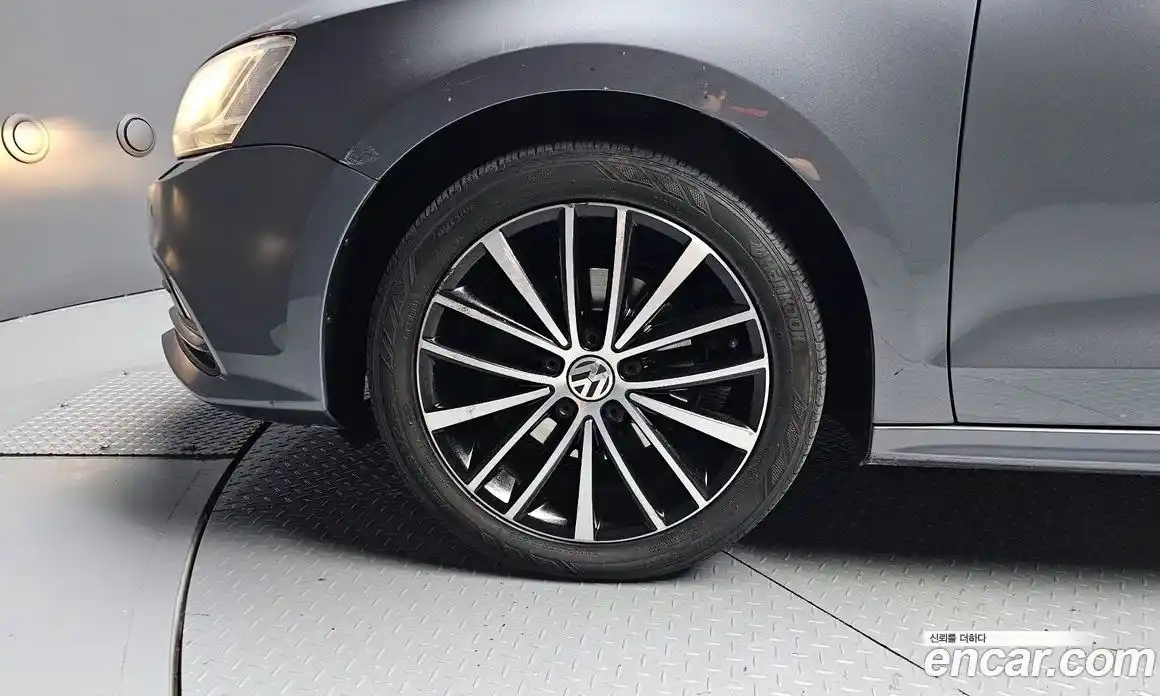 Volkswagen Jetta 2015 2.0 Автомат в Москве № 358908, фото 5