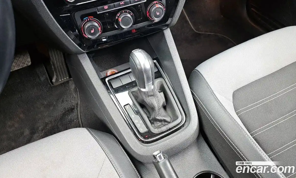 Volkswagen Jetta 2015 2.0 Автомат в Москве № 358908, фото 9