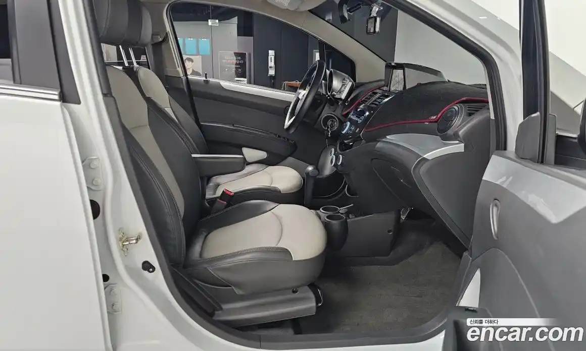 Chevrolet Spark 2012 1.0 Автомат в Москве № 37904, фото 11