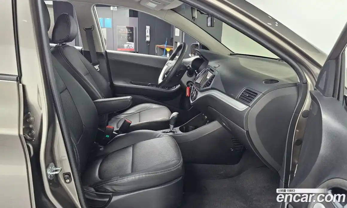 Kia Morning 2012 1.0 Автомат в Москве № 52145, фото 11