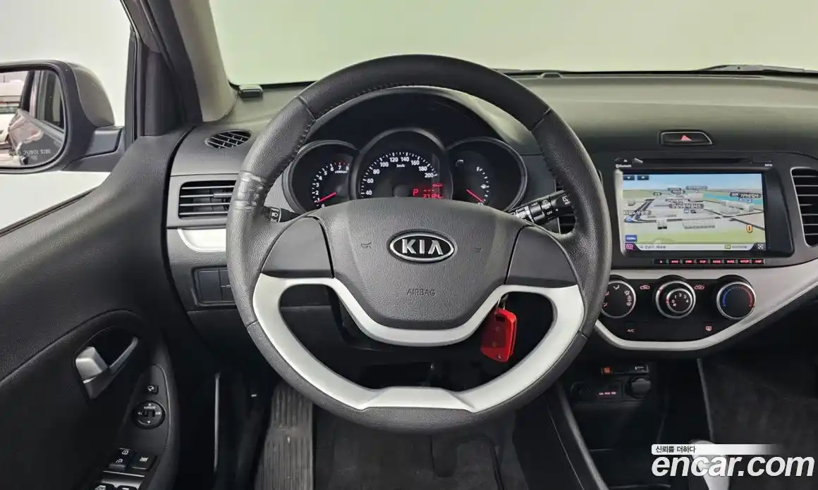 Kia Morning 2012 1.0 Автомат в Москве № 52145, фото 13