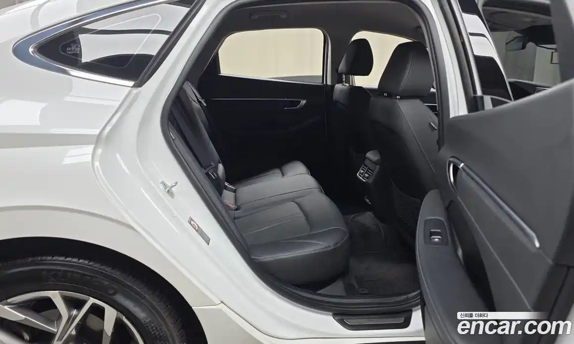 Hyundai Sonata 2022 1.6 Автомат в Москве № 109917, фото 4