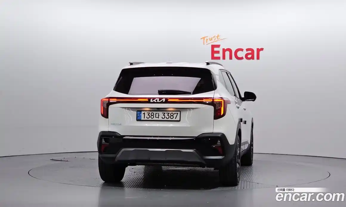 Kia Seltos 2023 1.6 Автомат в Москве № 120962, фото 8