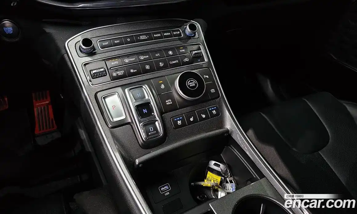 Hyundai Santa Fe 2023 1.6 Автомат в Москве № 129324, фото 15