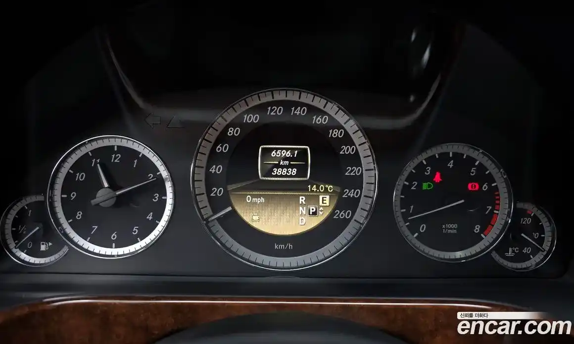 Mercedes-Benz E-Class 2012 3.5 Автомат в Москве № 139550, фото 18